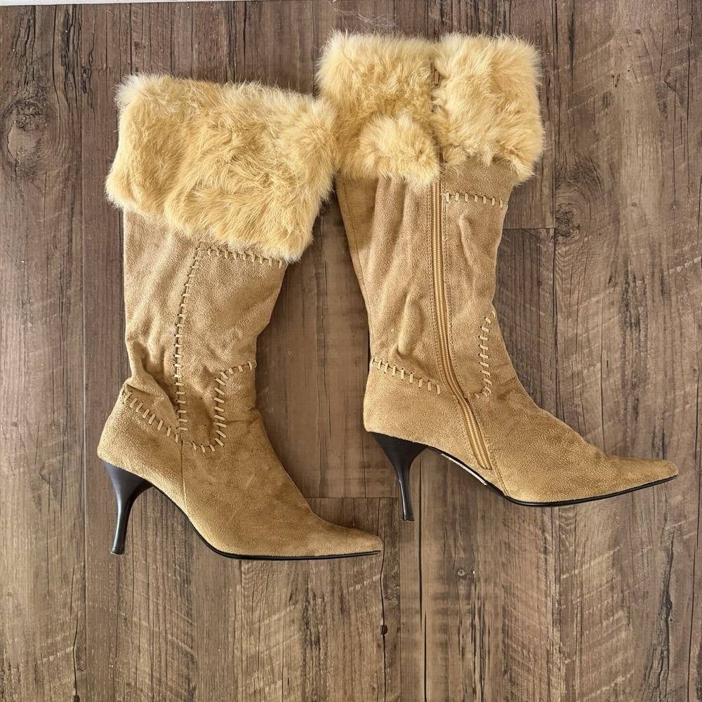 VTG Y2K Fur Heel Boots 8.5 Suede Tan Knee High Western Boho Penny Lane Pointed - Picture 3 of 16